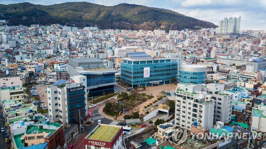 주거지 인근 버려진 석면 신고했더니 어린이보호구역으로 옮겨