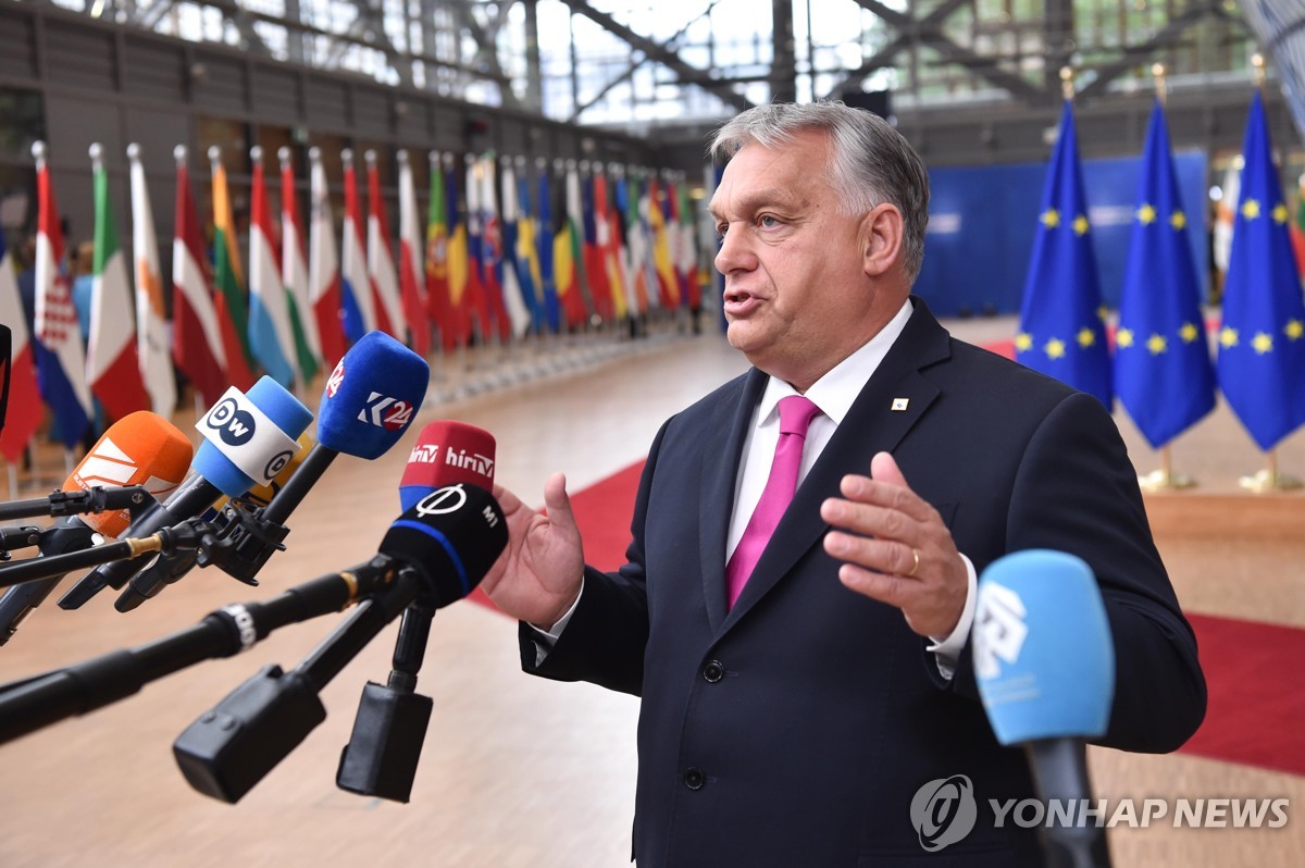 'EU서 고립' 헝가리 총리, 우파 매체 초청으로 스위스 방문