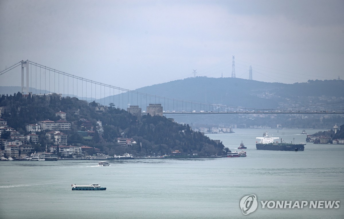 폭풍에 다르다넬스 해협 통행 중단…이스탄불 항공 취소