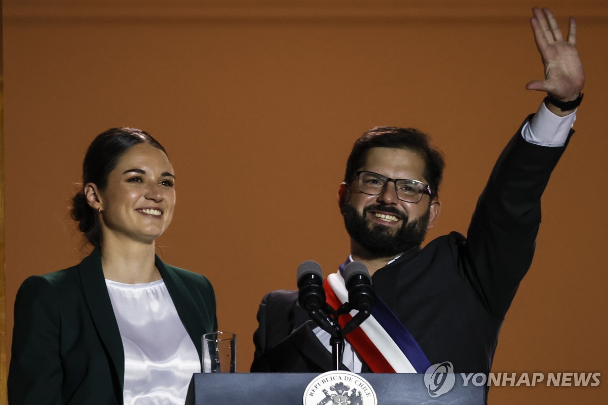 30대 칠레 대통령, 여자친구와 결별…인스타그램으로 공개