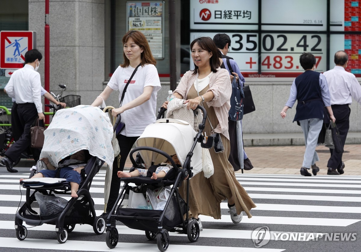 일본 상반기 출생아 4.1%↓ 35만명…"올해 70만명 전후 가능성"