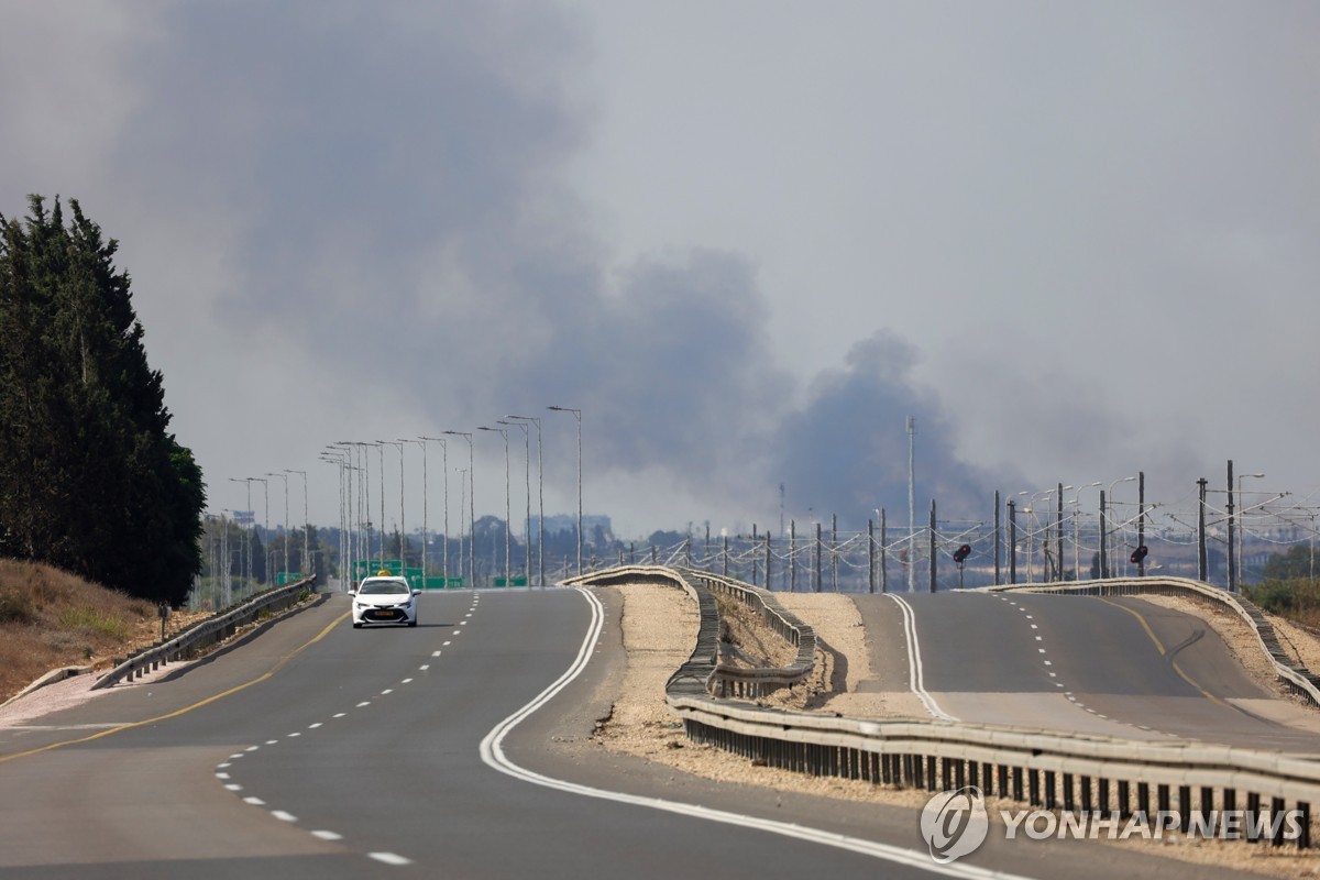 [이·팔 전쟁] 이스라엘 "가자지구 고속도로, 3시간 동안 대피 허용"