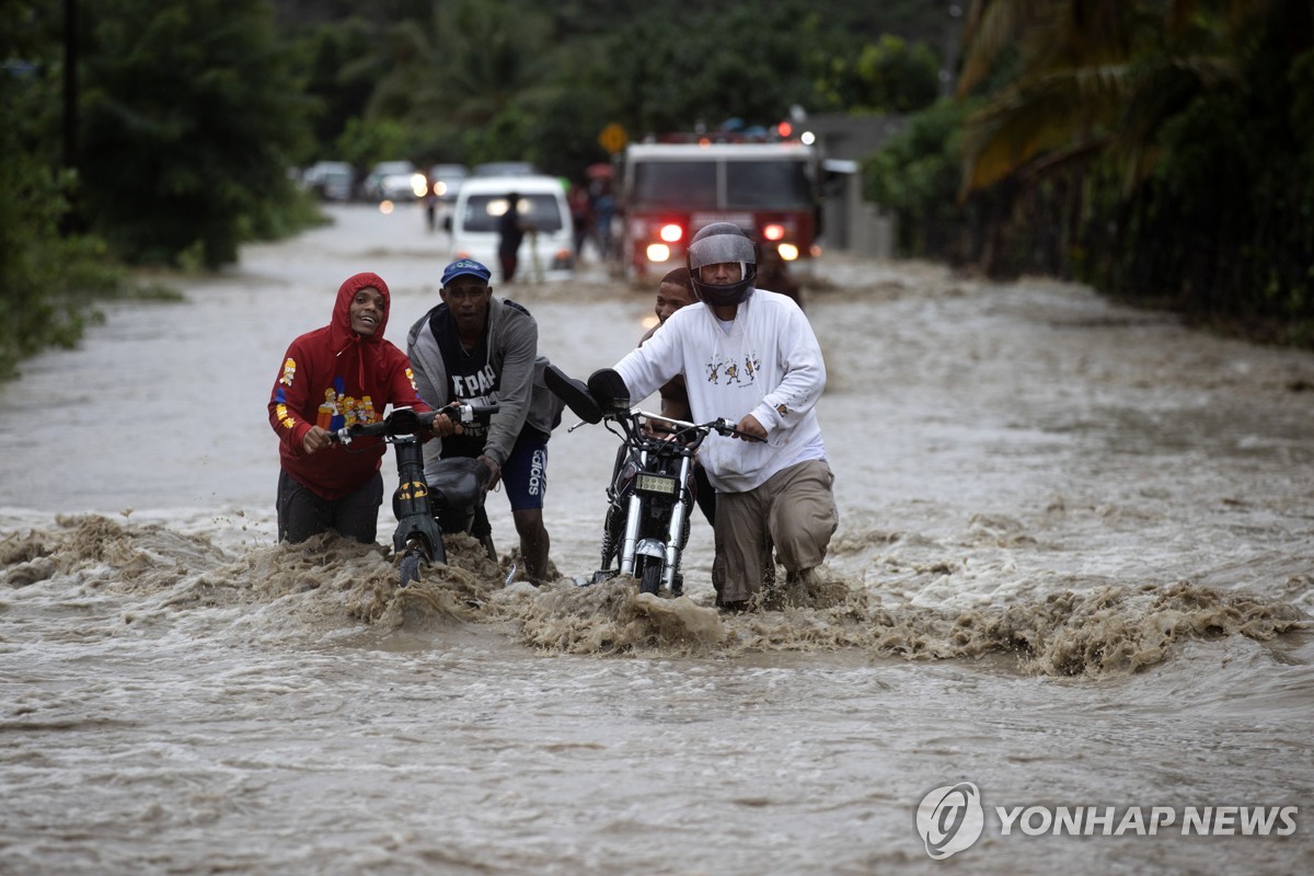 도미니카공화국 기록적 폭우…최소 21명 사망