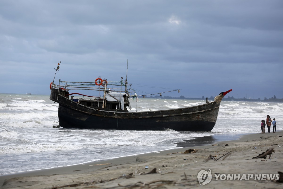 인니, 밀려드는 로힝야 '보트 난민'에 당혹…한주새 900명 도착