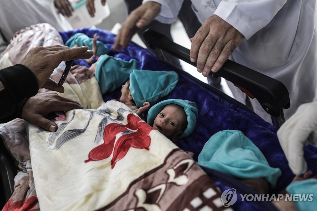 가자 병원서 대피한 미숙아들 치료 돌입…대부분 가족없이 사투