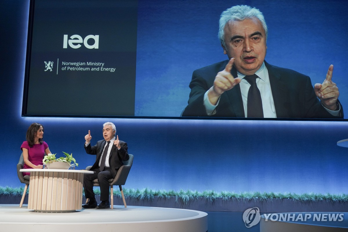 IEA "진실의 순간 왔다…석유·가스투자 절반 줄여야"