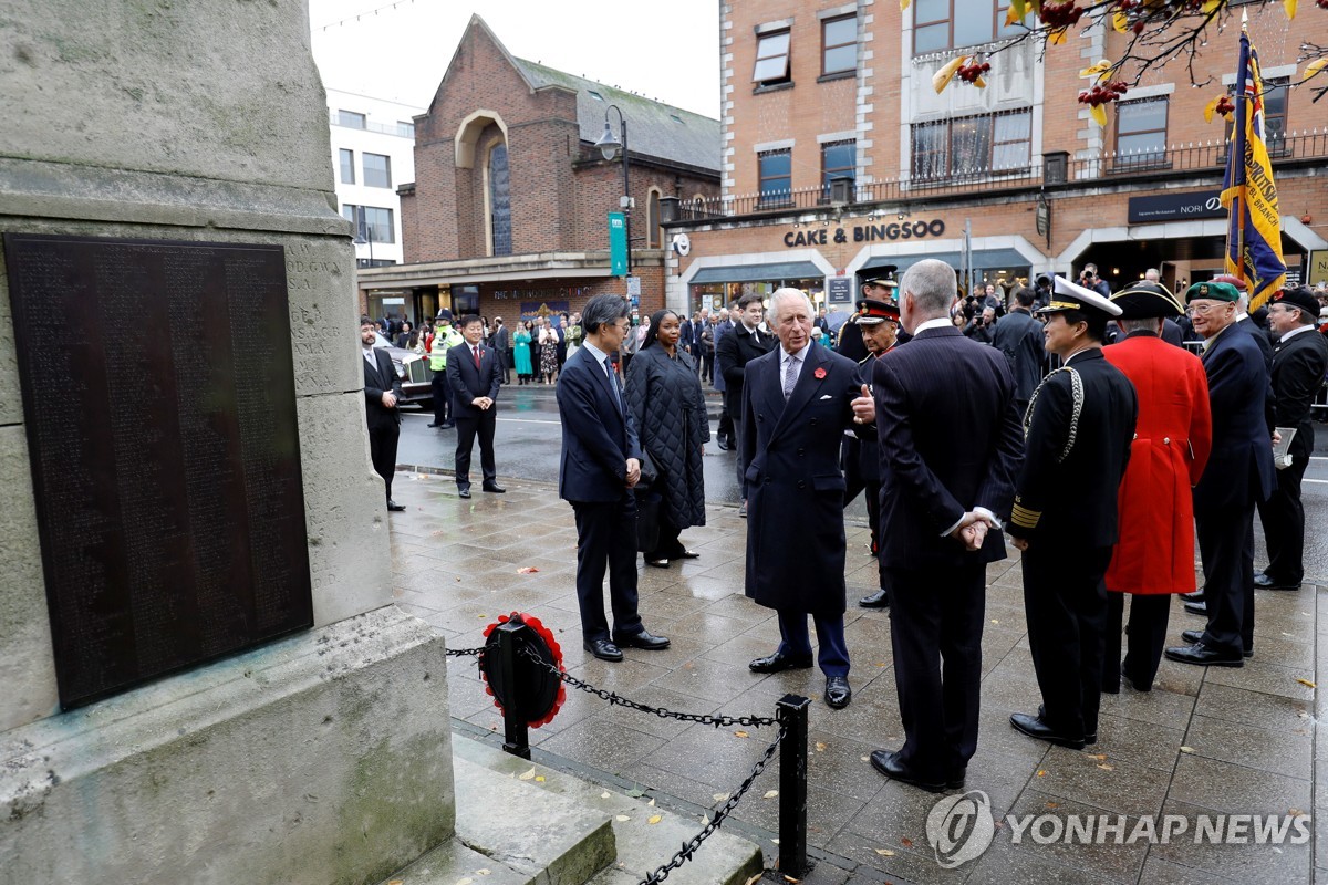 "(매워서) 머리가 터질까?"…영 찰스 3세, 김치 생일선물에 농담