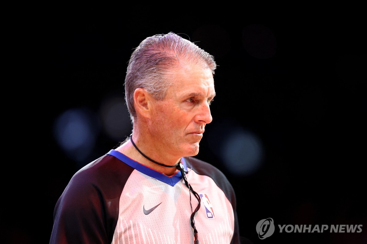 '심판과 질긴 악연' 폴, 조기 퇴장…NBA 골든스테이트 완패