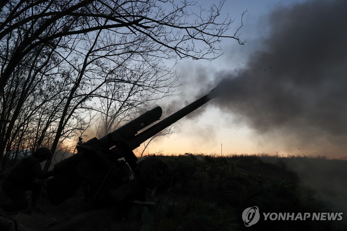 러, 공습 강화…우크라 "헤르손 주거지역 피해, 3명 사망"