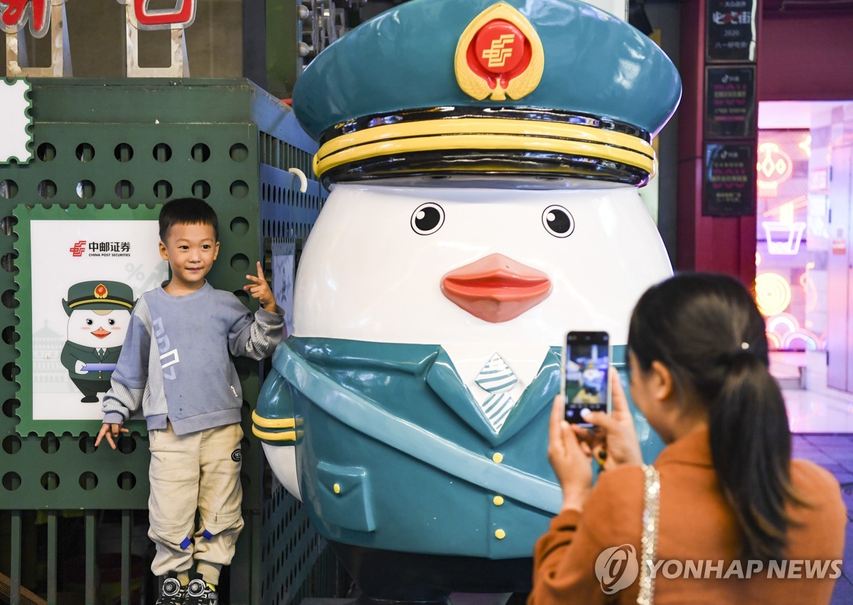 中 여성최고지도자 선이친 "가족 내 여성 역할 장려하겠다"