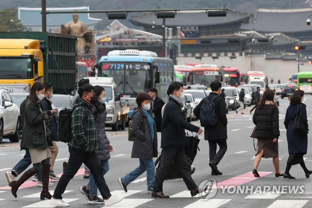 출근길 카지노 꽁 전날보다 10도 안팎 '뚝'…강한 바람에 더 춥다