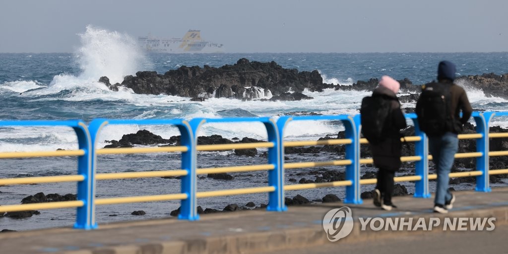 제주 대체로 흐리고 강한 바람…체감 온도 '뚝'