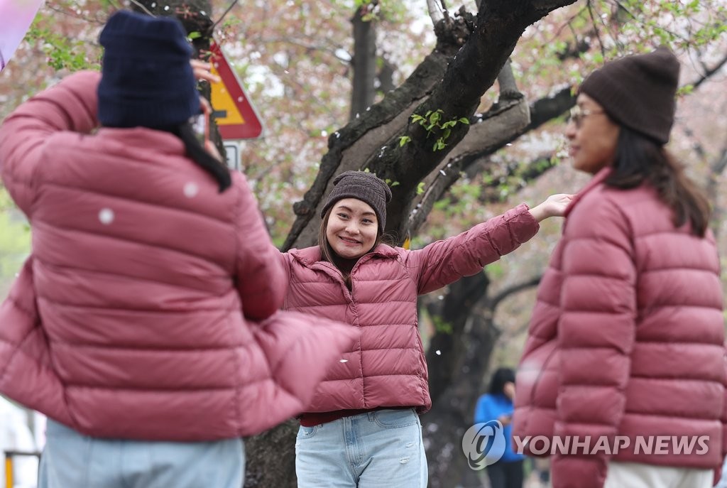 한국 찾는 태국 관광객 '입국 문턱'에 감소세…日 반사이익 얻나