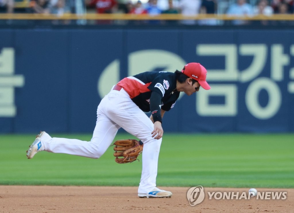 오지환·박찬호, 유격수 부문 공동 KBO 수비상