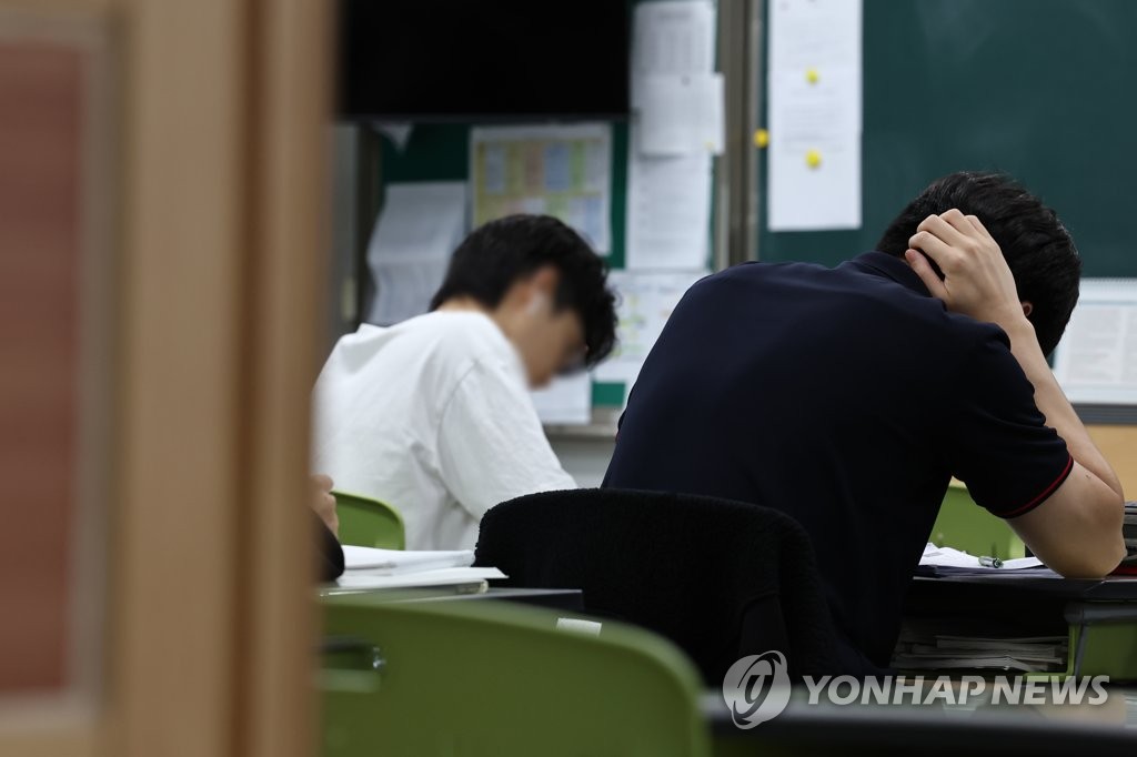 [수능] '38일 감금' 카지노 정팔위원, 킬러 없이 변별력 확보 '초고난도 임무'