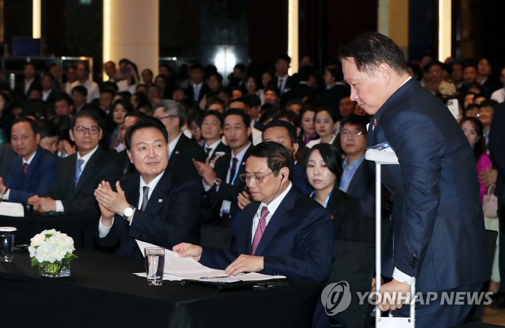 최태원 "좋은 소식 전하지 못해 죄송한 마음"…글로벌 행보 지속(종합)