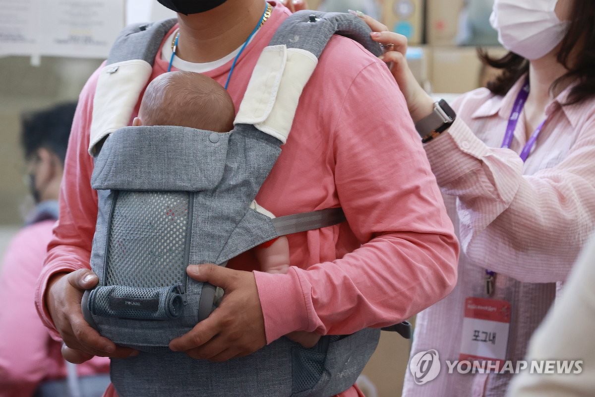 육아물가 '고공행진'…유아동복 12.1%, 기저귀 9.6% '껑충'