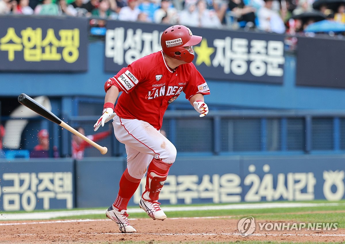 최주환 "2차 드래프트 전체 1순위 영광…신체나이를 봐달라"