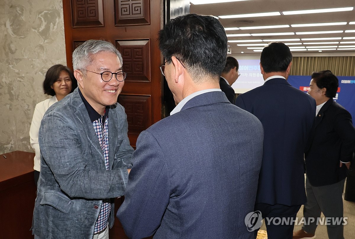 검찰 '기자 명예훼손 1심 무죄' 최강욱 2심서 징역 10개월 구형