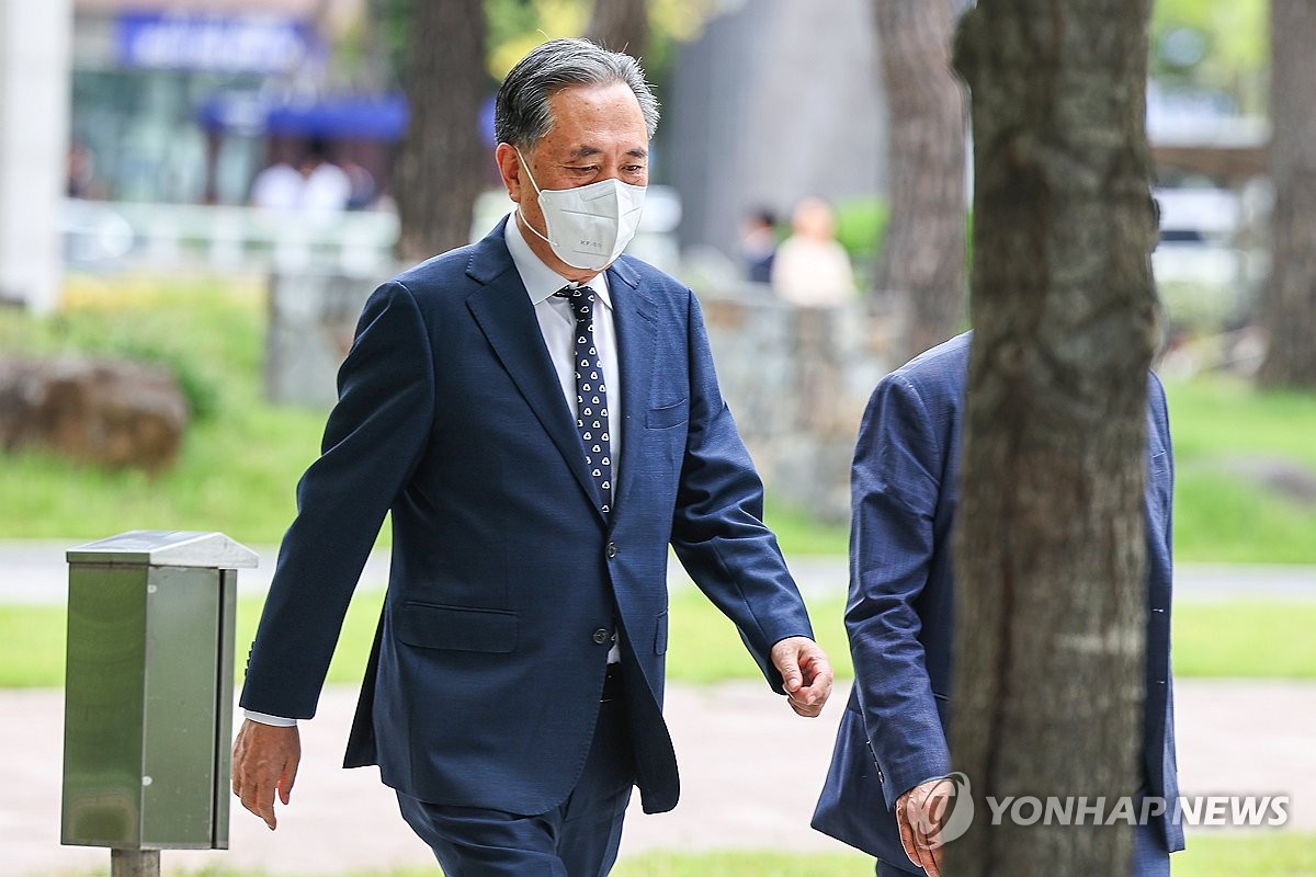 박차훈 전 새마을금고회장 측 "변호사비·황금도장 수수 몰라"