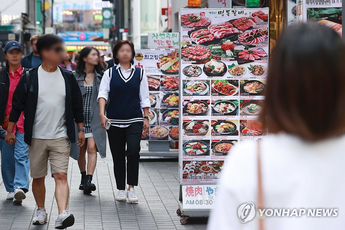 코로나로 줄었던 음식점업 종사자, 올해 5만6천명 늘었다