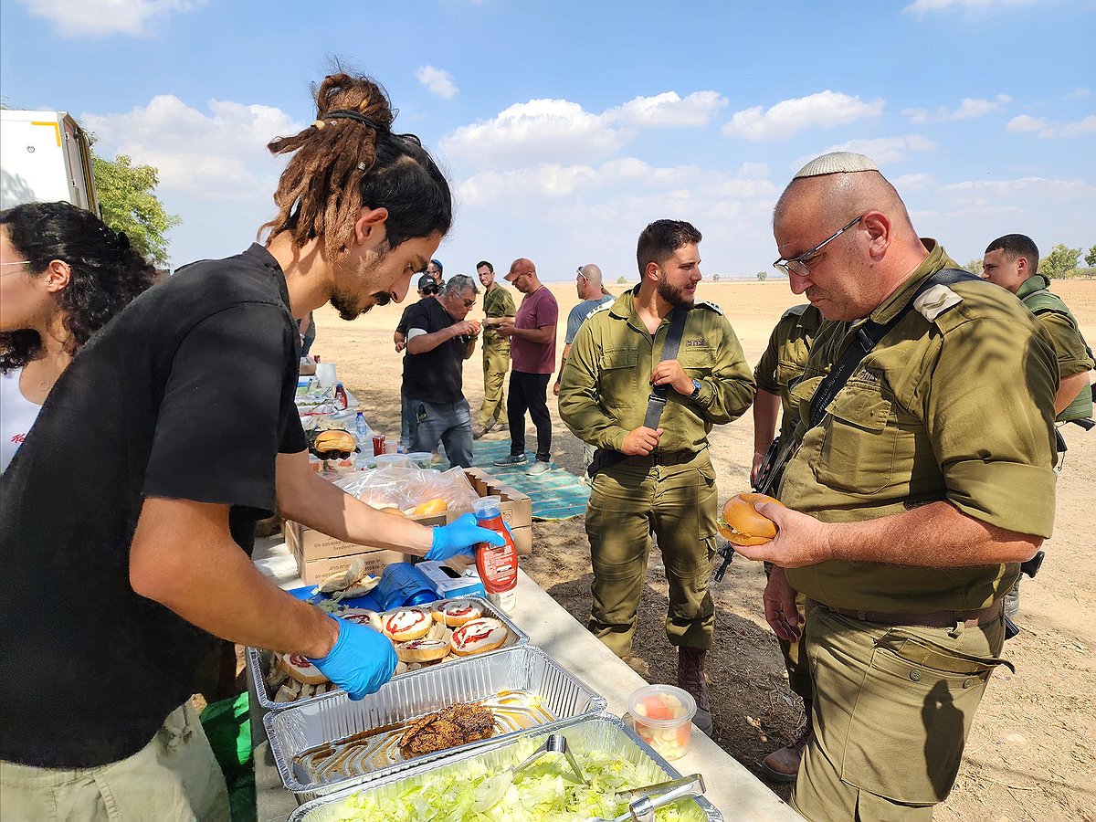 전쟁 위험 무릅쓰고 이스라엘에 몰리는 美자원봉사자들