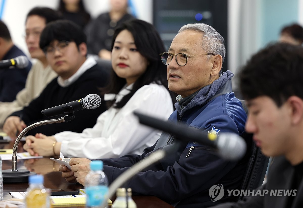 유인촌, 게임축제 '지스타' 현장 점검…"K-게임 위상 높이겠다"