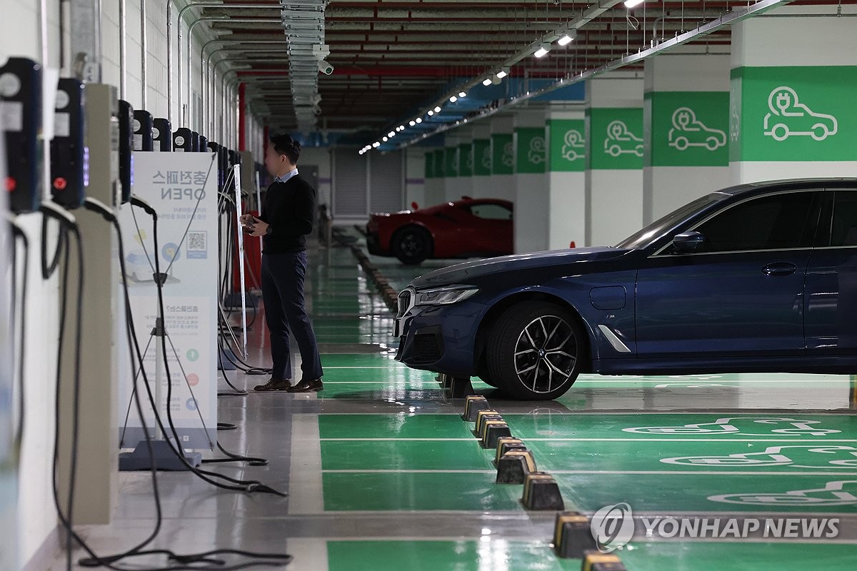 K-배터리, 전기차 수요 둔화에 북미 인력 줄인다…"속도 조절"