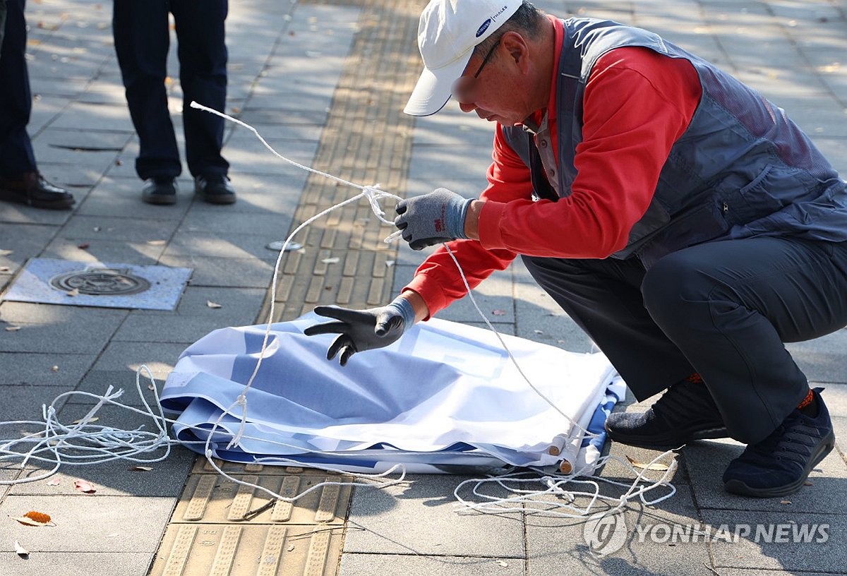 "철거 시작합니다"…대구 곳곳 길거리 정당현수막 걷어냈다