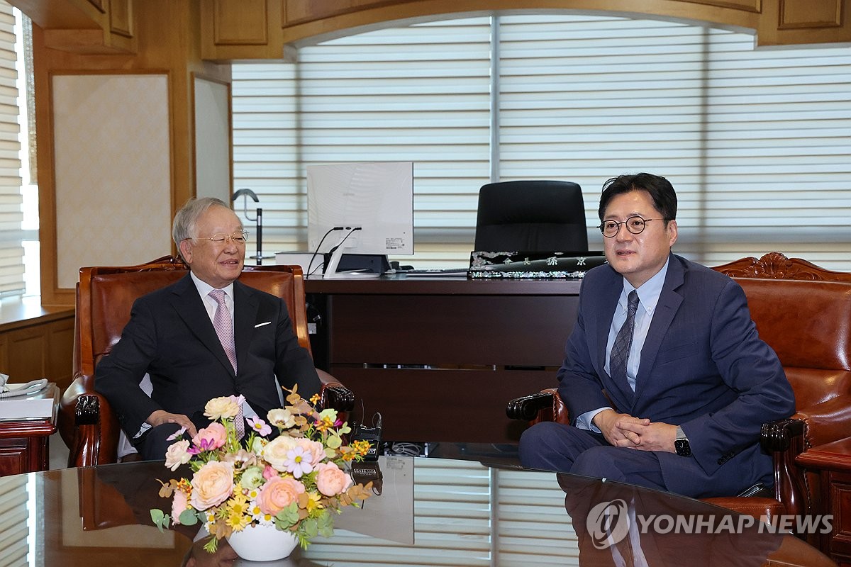 홍익표 "노란봉투법 의견 주길" 손경식 "경영계와 협의해달라"