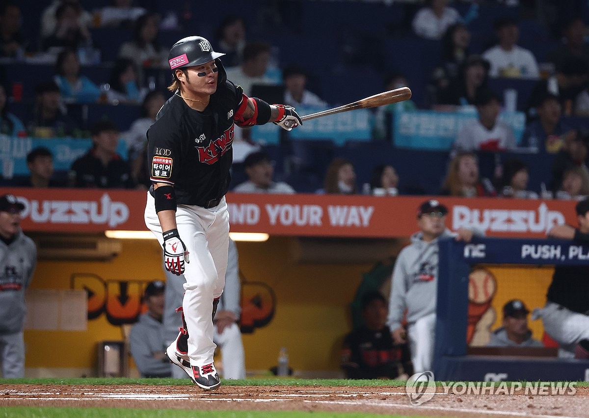 kt 박경수 "LG와 한국시리즈 특별해…박병호도 우승반지 껴야죠"