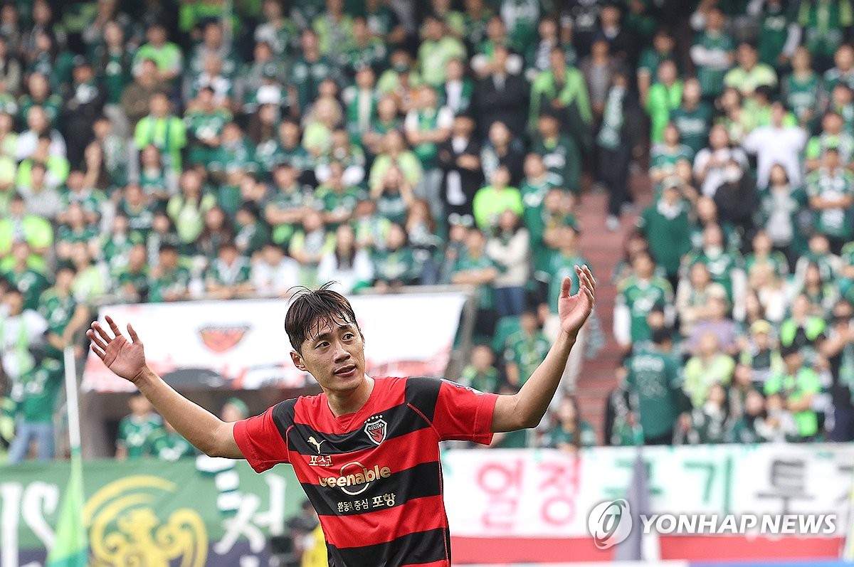 프로축구 포항, 10년 만에 FA컵 우승…전북에 4-2 역전승