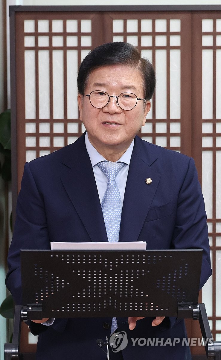 국회의장 지낸 野 6선 박병석, 총선 불출마 선언…"내려놓을 때"(종합)