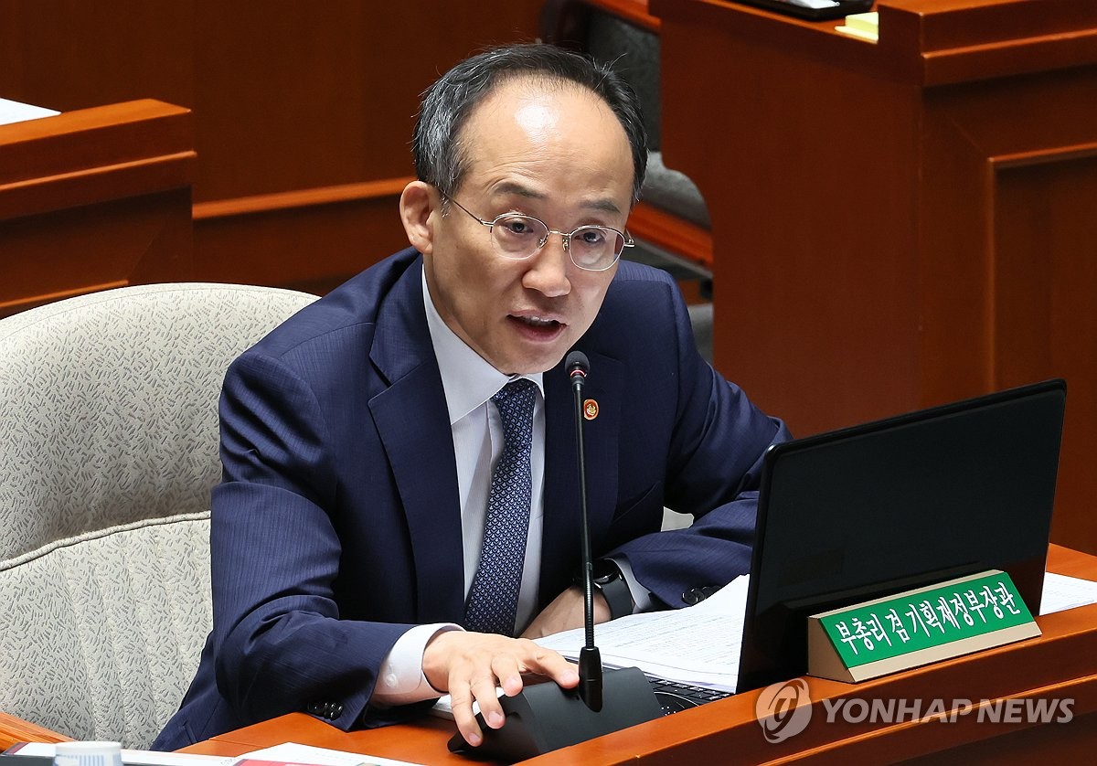 추경호 "은행 향한 시선 곱지 않아…금융권 엄중히 인식해야"