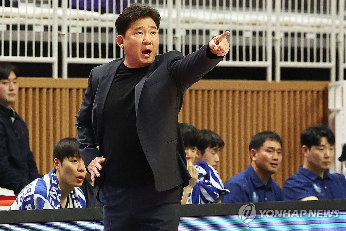 KBL, '욕설 파문' 김승기 감독 제재금 1천만원…DB 단장도 징계