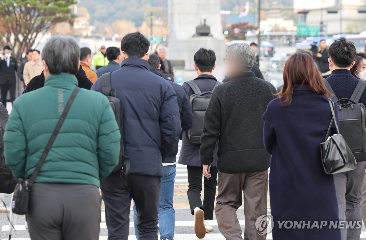 갑자기 찾아온 겨울에 보온용품 '불티'…국물음식도 많이 찾아