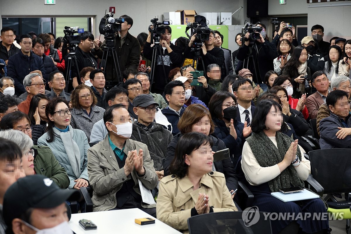 [현장] "서울 편입 어렵지 않다"…김포 첫 주민간담회 북새통