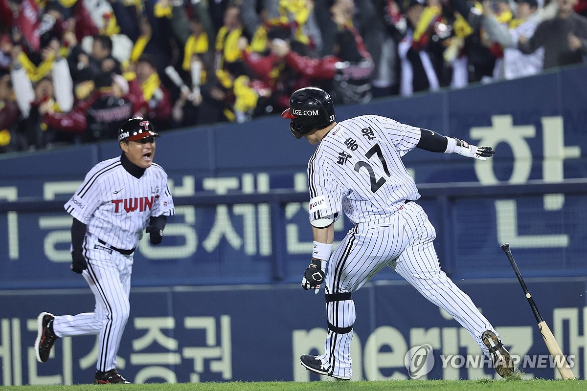 '역전포로 KS 2차전 데일리 MVP' LG 박동원 "정말 짜릿한 순간"(종합)