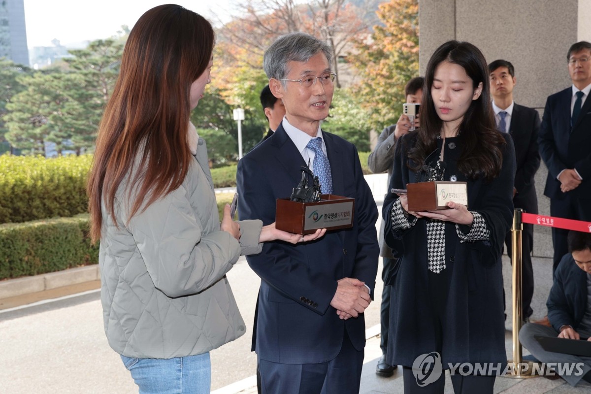 조희대 "한평생 중도의 길 걷고자 노력…좌우 치우치지 않아"(종합)