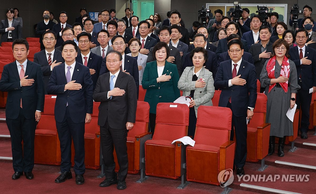 '신사협정' 잉크도 안말랐는데…여야, 협치 팽개치고 다시 대치정국