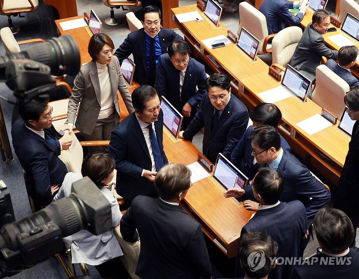 '신사협정' 잉크도 안말랐는데…여야, 협치 팽개치고 다시 대치정국