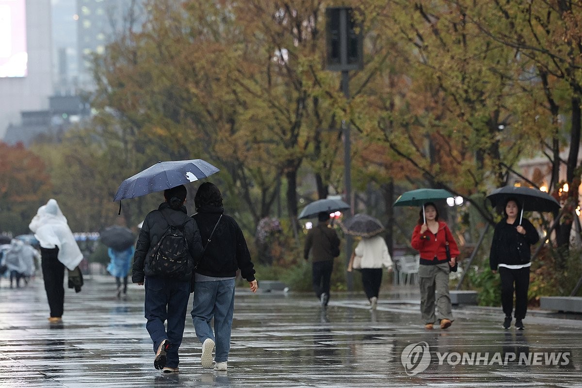 전국 흐리고 비…수도권 미세먼지 '나쁨'