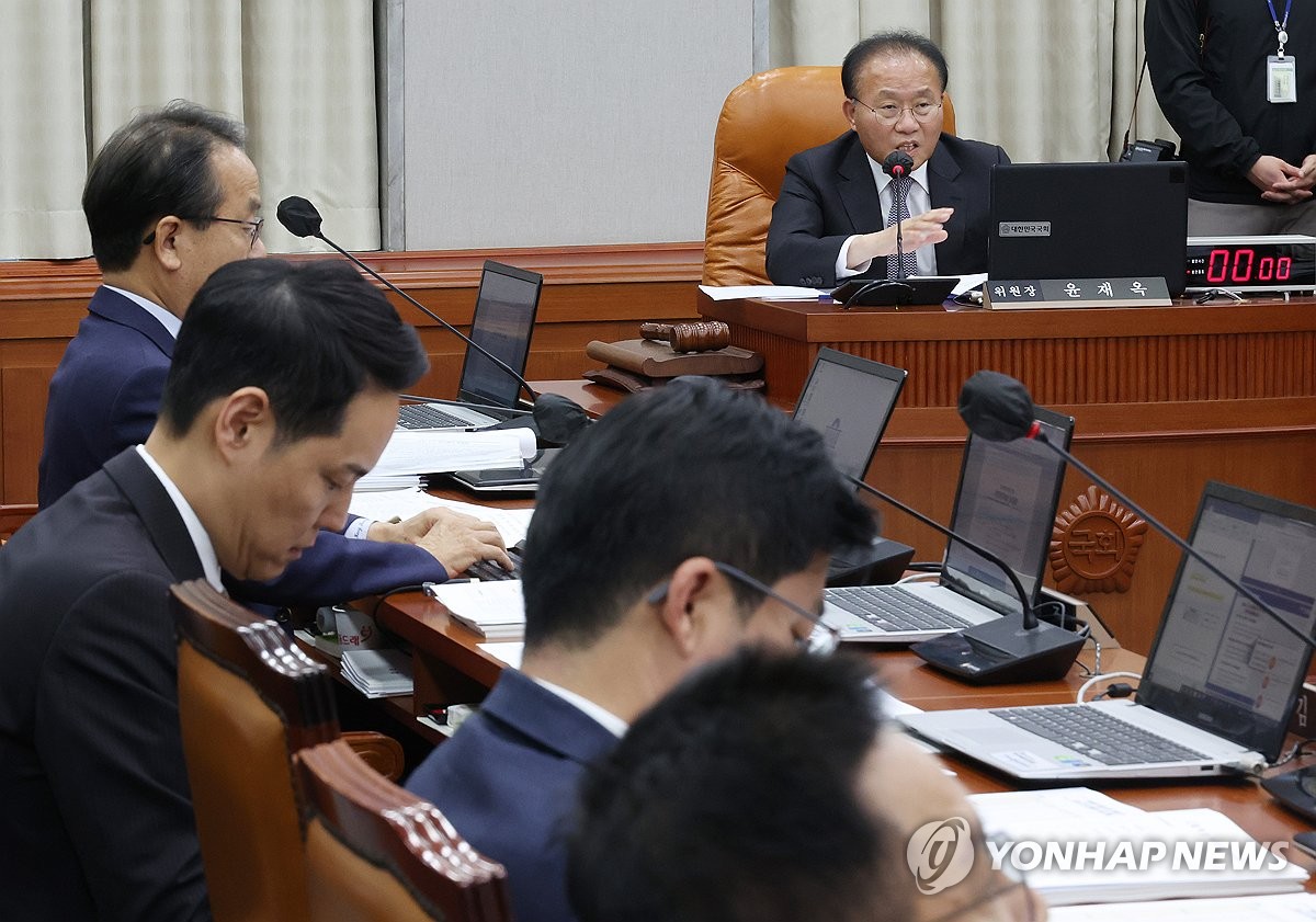 金의장, 이동관 탄핵안 철회 결재…與 "비상식…법적대응할 것"