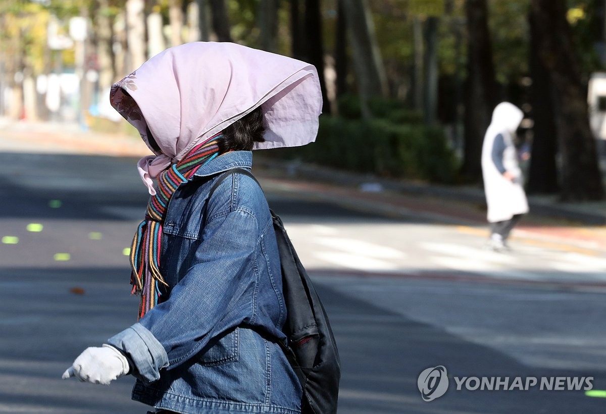 오늘 낮부터 기온 올라 내일은 평년 추위…빙판길 주의