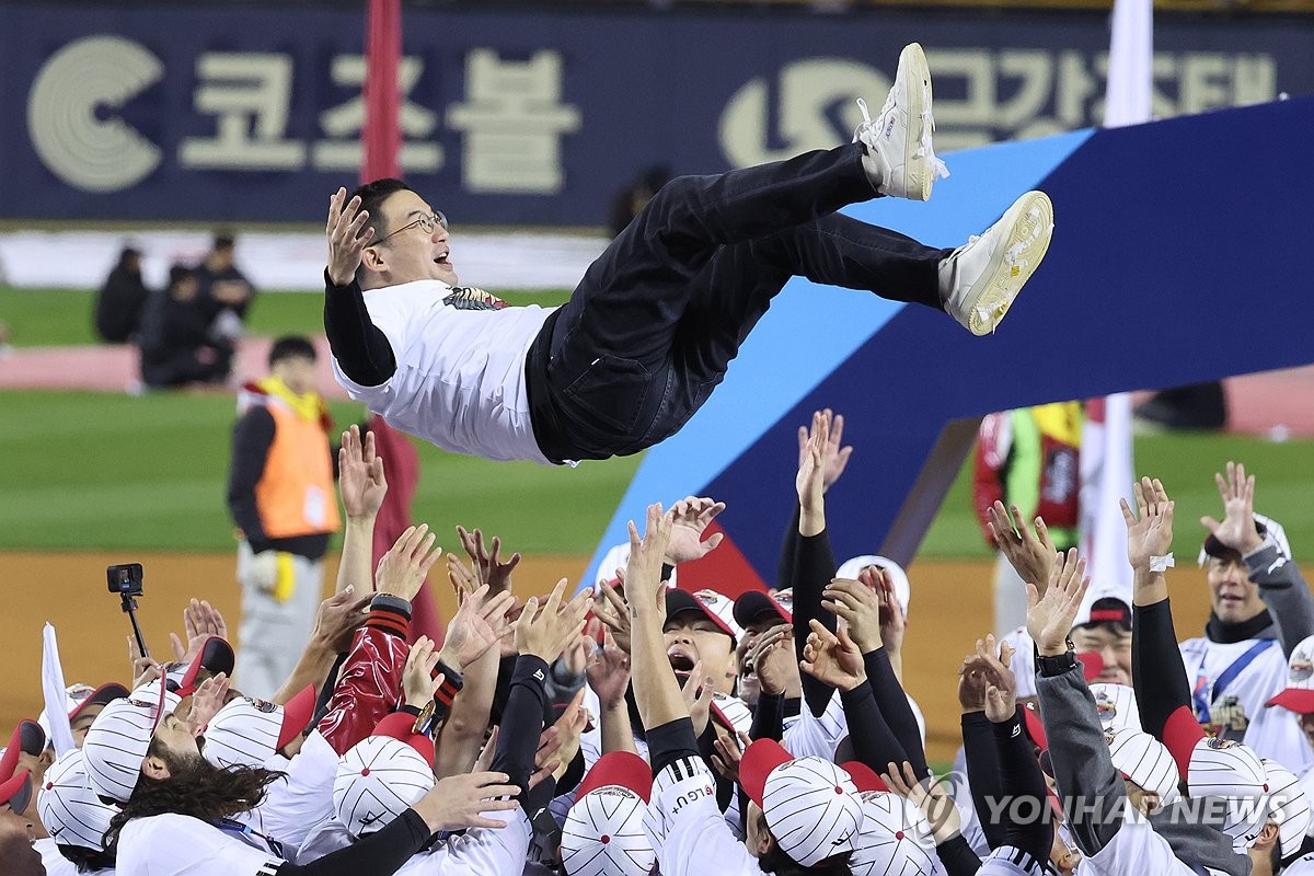 LG家 남다른 야구사랑, 29년만에 빛봤다…롤렉스시계 주인 찾아(종합)