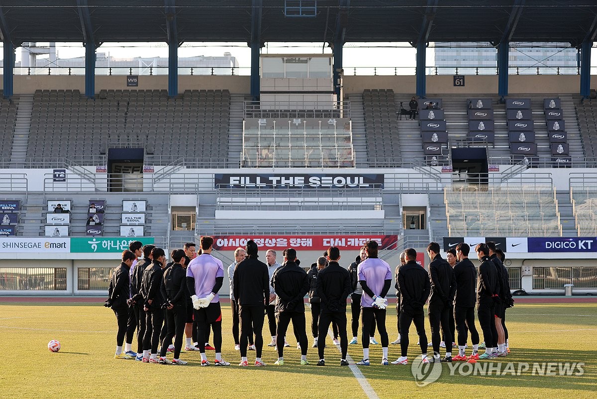 월드컵 예선 대비 첫 완전체 훈련…클린스만 '일장연설'로 시작