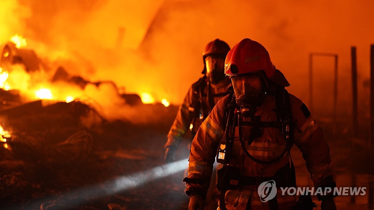 영천시 야적장 화재 진화율 70%…경찰, 점유자 확인