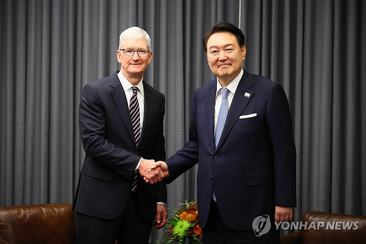 한미일 삼각결속 다진 尹대통령, APEC서 글로벌위기 해법 제시