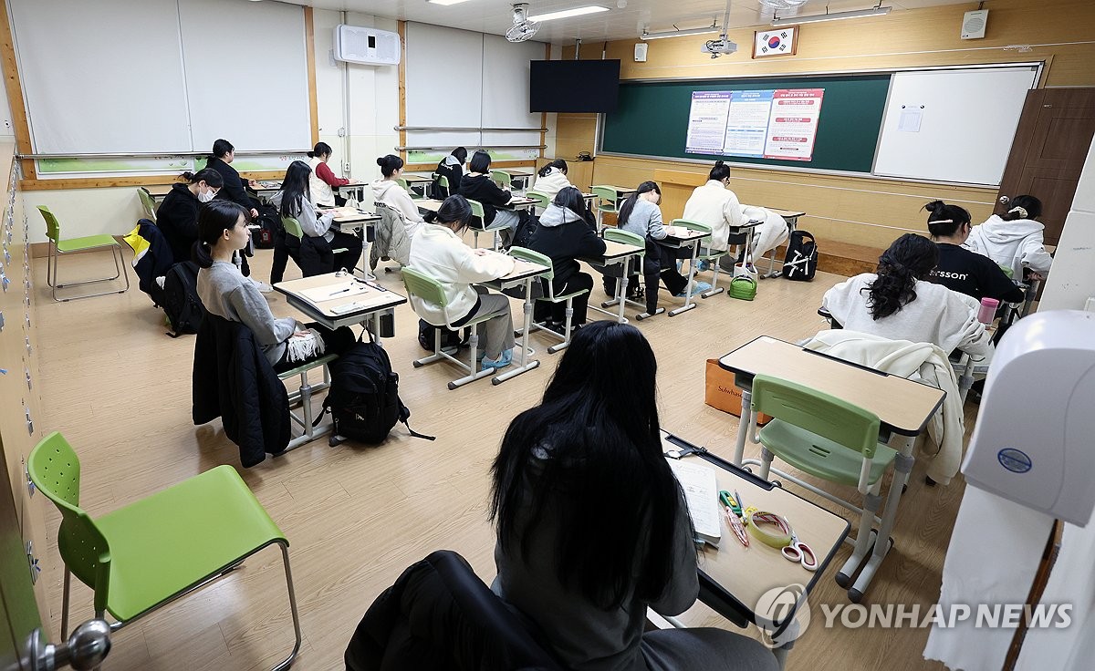 [수능] "영어, 작년 수능보다 어렵고 9월 모평과 비슷…킬러문항 없어"(종합)