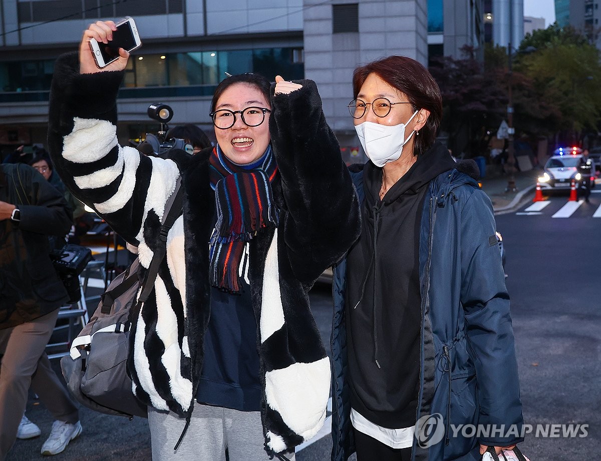 [수능] "선배 화이팅!" 4년 만에 돌아온 후배들의 다정한 응원